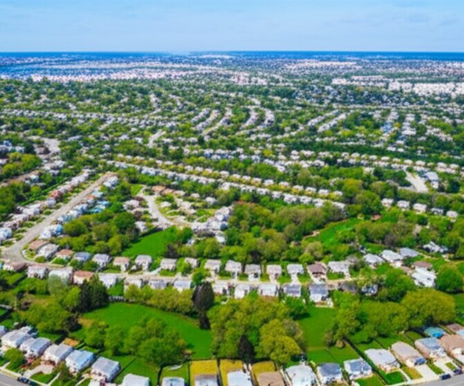 ロングアイランドの住宅街の空撮