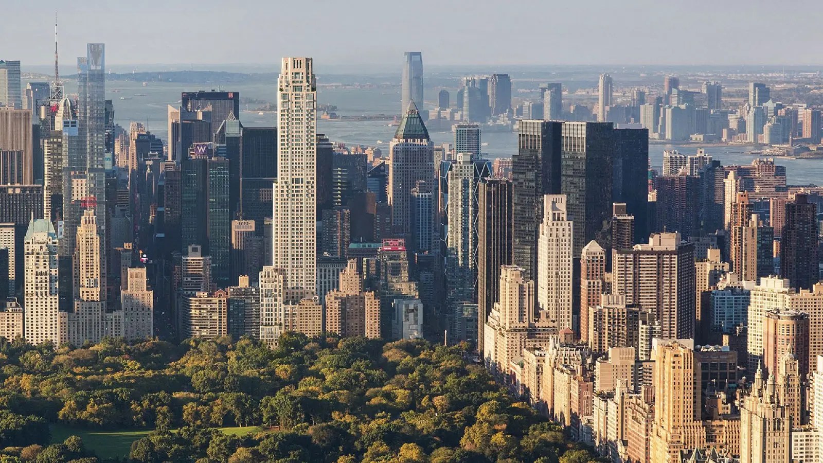 ニューヨークのセントラルパークと周辺の高層建築
