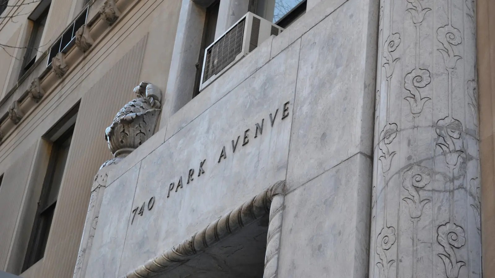 ニューヨークの740 Park Avenueの住戸と共用部