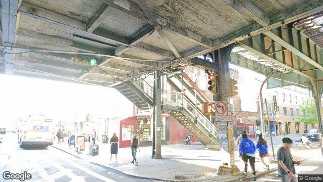 駅からの経路を歩く